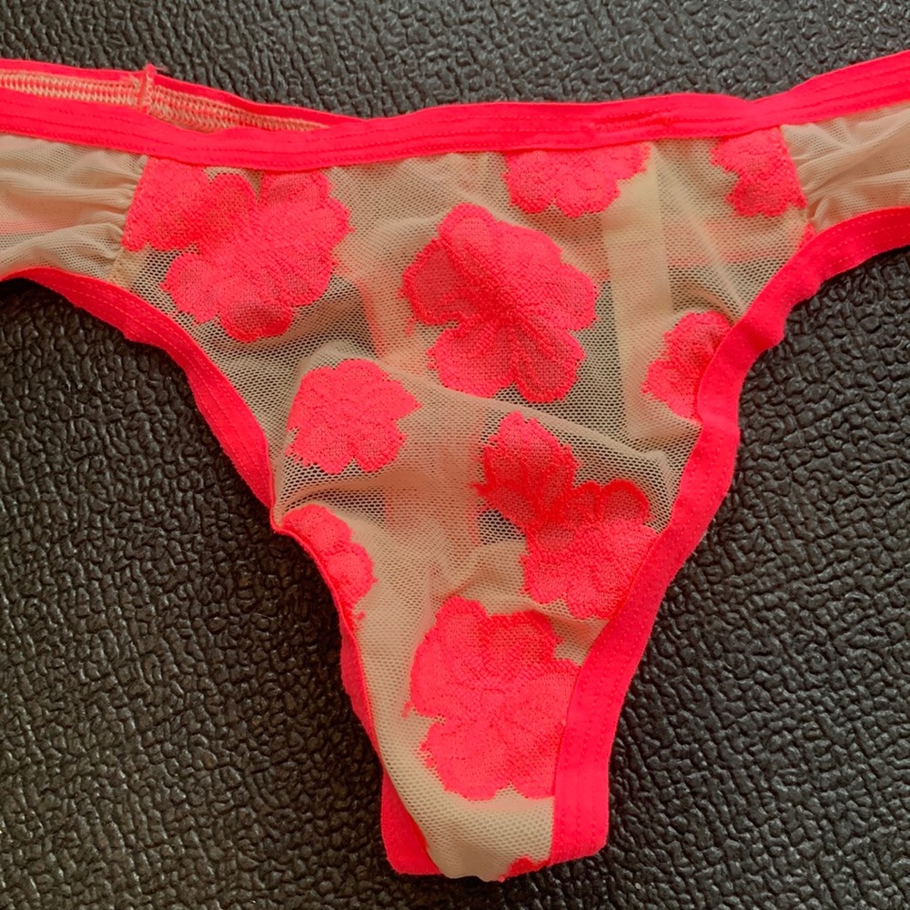 VS Pink Thong